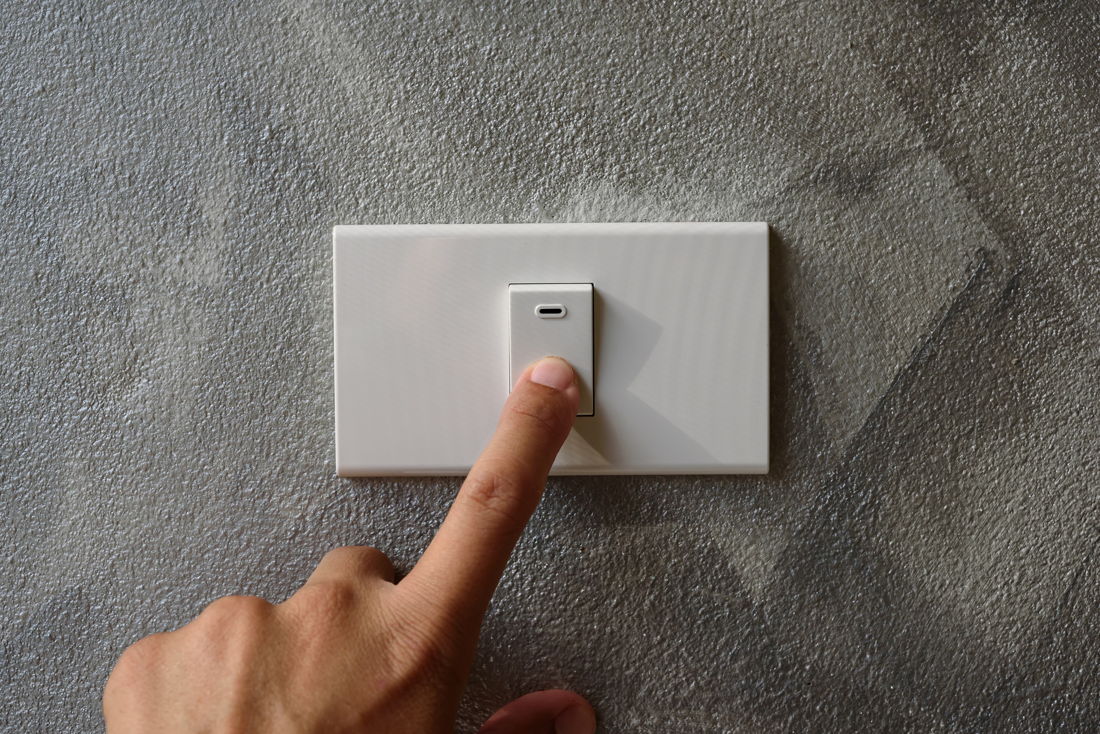 why-smart-brands-are-shifting-from-traditional-tv-commercial-break-ads-to-builtin-advertising